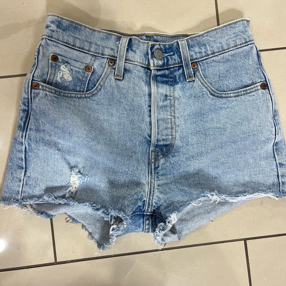 Levi's 
501® ORIGINAL FIT HIGH RISE WOMEN'S
SHORTS